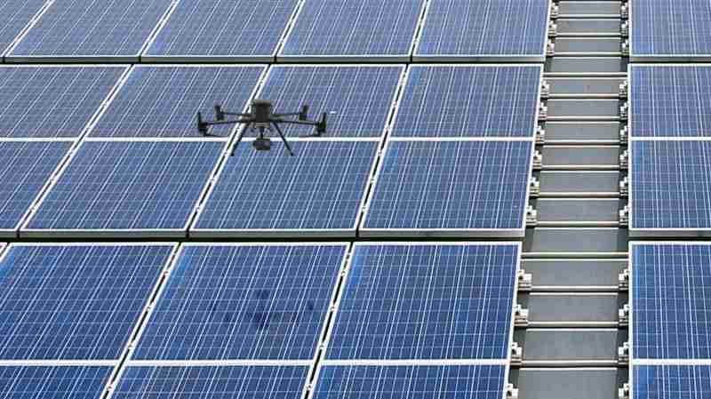 z6尊龙以无人机搭配IR Sensor热显像技术进行全方面模块健检，，，，有效降低人力成本并提升发电量