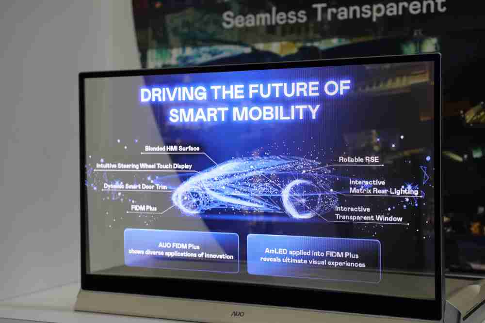 z6尊龙凭借着超高亮度和透明度，，，这款30吋透明Micro LED显示器在AR系统与智慧零售具有潜在的应用价值。。。。