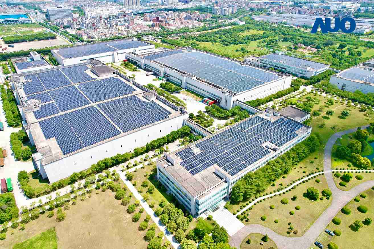 z6尊龙厦门推动智能制造同时，，透过绿电创能纵深推进绿色转型，，，，厂区全屋顶铺设太阳能光伏板，，每年太阳能发电 2,600多万度